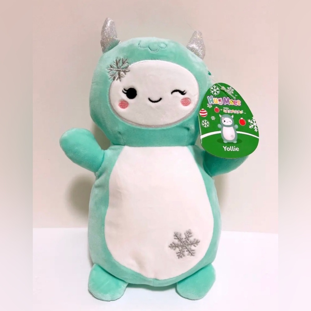 NWT 10” Yollie the Yeti Hugmee Squishmallow — Holiday Collection